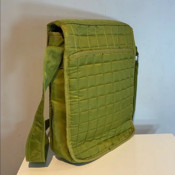 Lug Moped crossbody bag RFID puffer bag green medium NWOT - Picture 4 of 12